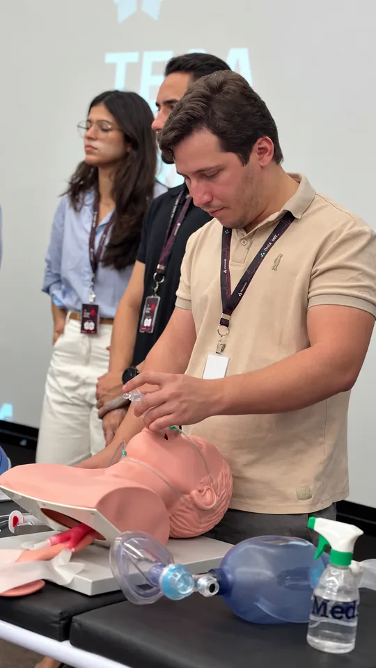 Turma anterior do TECA em treinamento prático